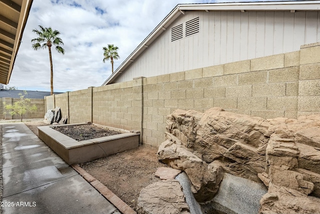 exterior space featuring a fenced backyard