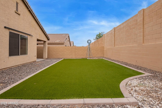 view of yard featuring a fenced backyard