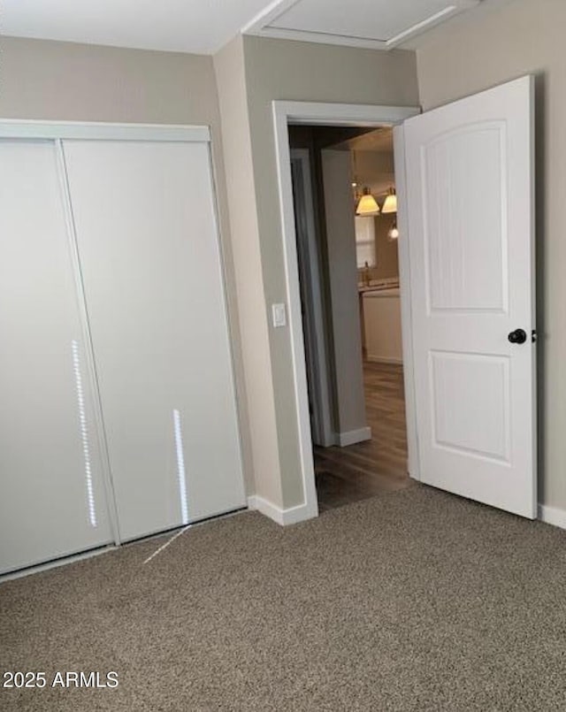 unfurnished bedroom with carpet flooring and a closet