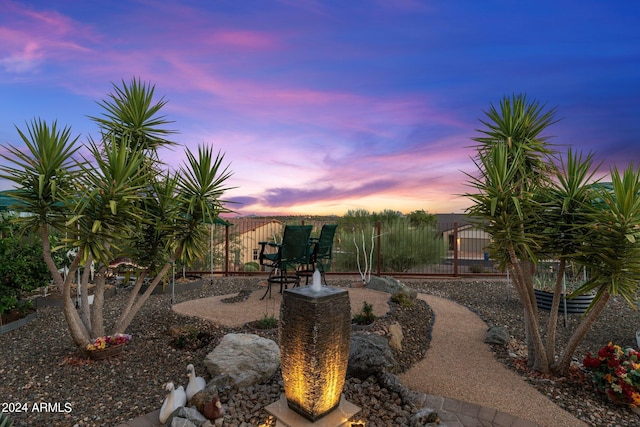 view of yard at dusk