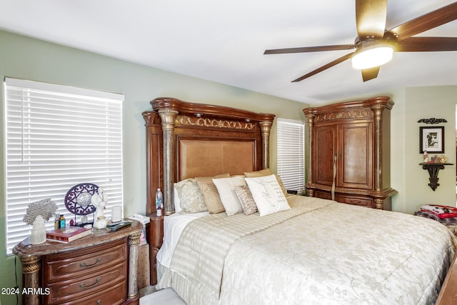 bedroom with ceiling fan