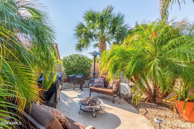 view of patio with an outdoor fire pit and grilling area