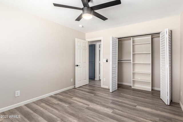 2914 W Marlette Ave, Phoenix, AZ 85017 - unfurnished bedroom featuring baseboards, a ceiling fan, wood finished floors, and a closet