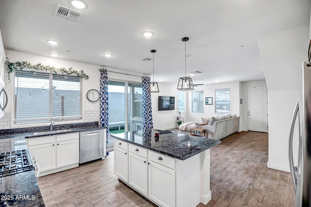 kitchen featuring a sink, visible vents, appliances with stainless steel finishes, and light wood-style flooring