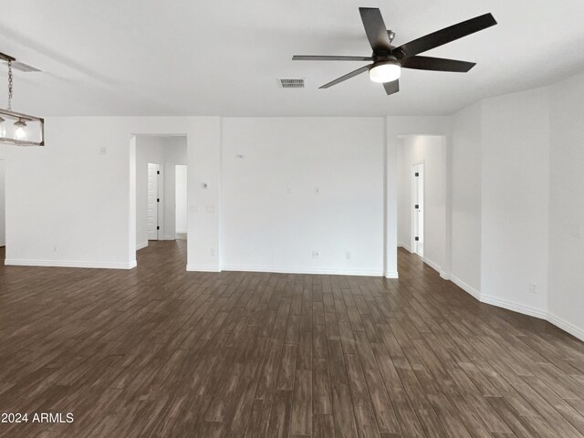 spare room featuring dark wood-type flooring and ceiling fan