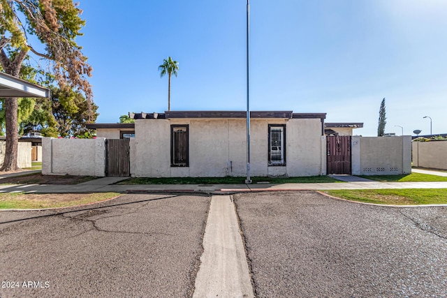 view of front of property