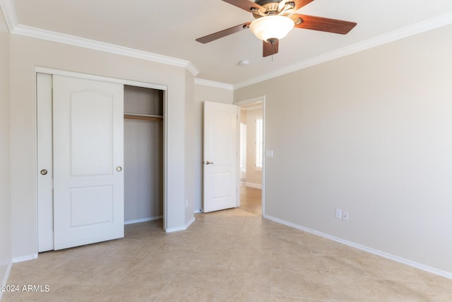 unfurnished bedroom featuring a closet, ornamental molding, baseboards, and ceiling fan
