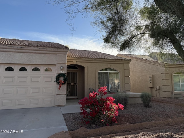 view of front facade featuring a garage