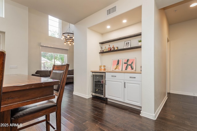 706 E Washington St Unit 124, Phoenix, AZ 85034 - indoor dry bar with wine cooler, dark wood finished floors, a chandelier, and recessed lighting
