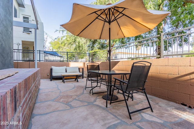 706 E Washington St Unit 124, Phoenix, AZ 85034 - view of patio with an outdoor hangout area