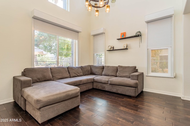 706 E Washington St Unit 124, Phoenix, AZ 85034 - living area featuring plenty of natural light, a chandelier, dark wood-style floors, and a towering ceiling