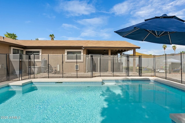 view of swimming pool