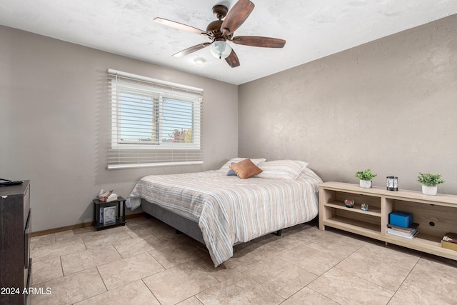 bedroom with ceiling fan