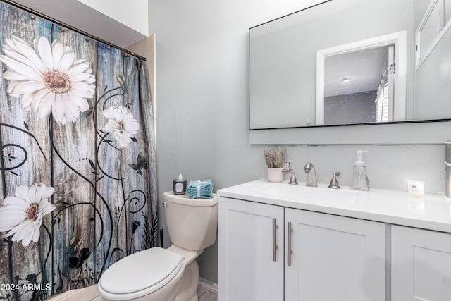 bathroom with a shower with curtain, vanity, and toilet