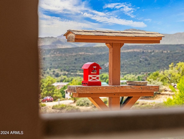 details featuring a mountain view