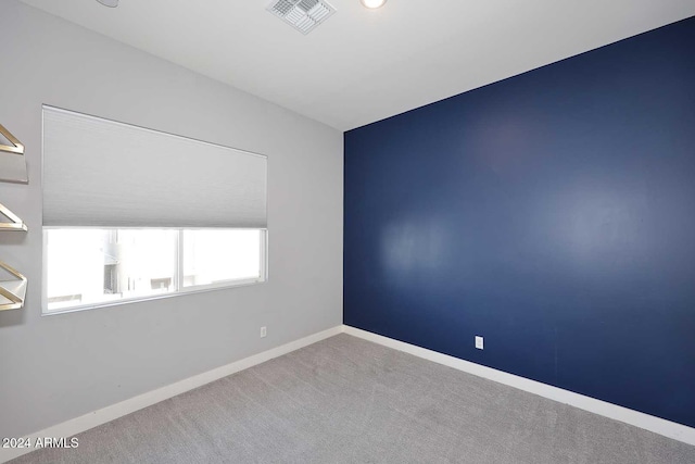 unfurnished room featuring carpet flooring and lofted ceiling