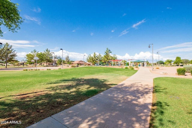 view of property's community featuring a lawn