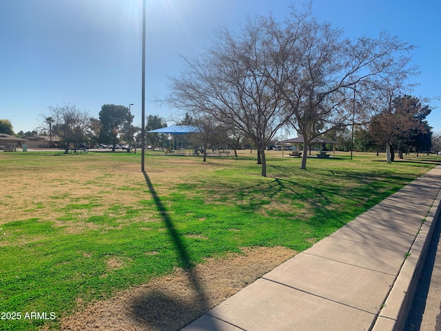 view of property's community featuring a yard