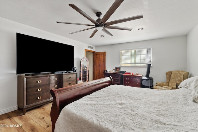 bedroom featuring visible vents, baseboards, ceiling fan, light wood-type flooring, and recessed lighting