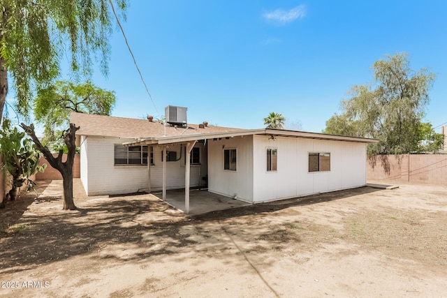 3238 W Rose Ln, Phoenix, AZ 85017 - back of property with a patio