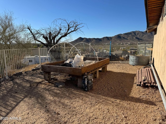 view of yard with a mountain view