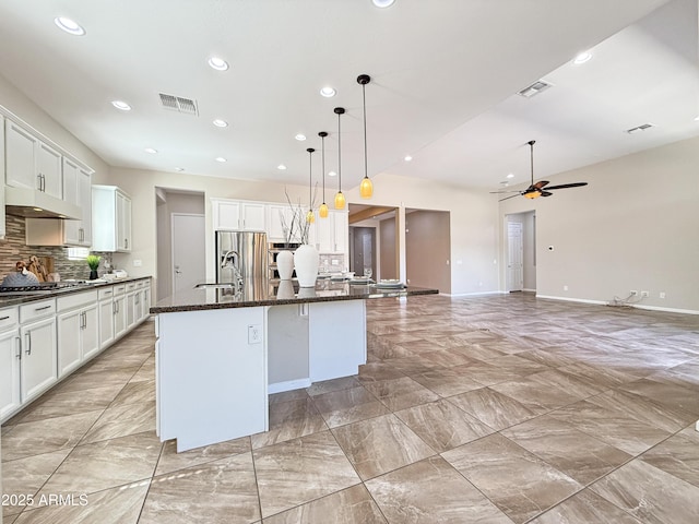 14572 W Medlock Dr, Litchfield Park, AZ 85340 - kitchen featuring a kitchen island with sink, decorative backsplash, ceiling fan, white cabinets, and recessed lighting