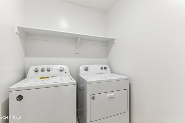 laundry room with washing machine and dryer