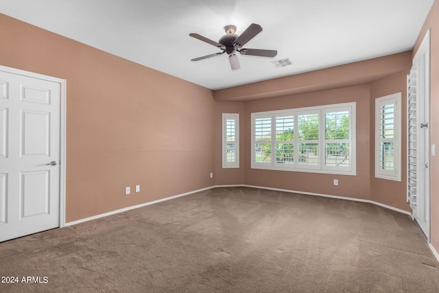 unfurnished room featuring carpet floors and ceiling fan