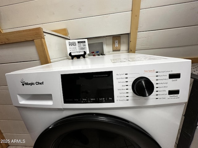 interior details with washer / dryer