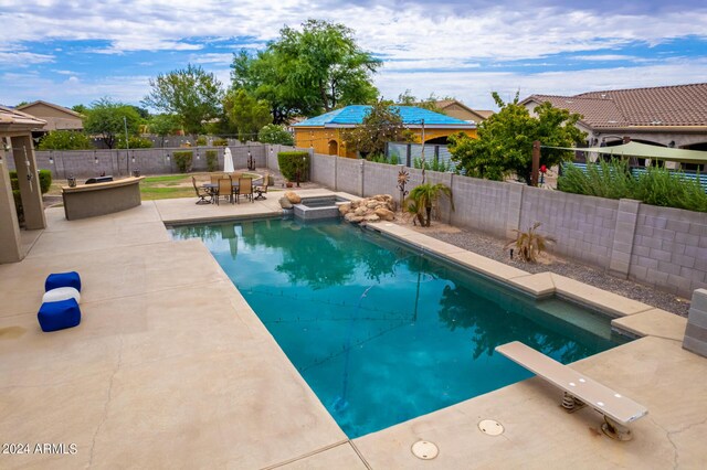 view of swimming pool with an in ground hot tub and a patio area