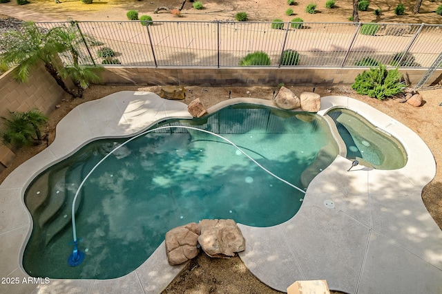 3054 W Eagle Claw Dr, Phoenix, AZ 85086 - view of pool featuring a fenced backyard and a pool with connected hot tub