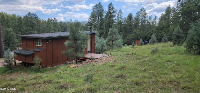 view of yard with a forest view