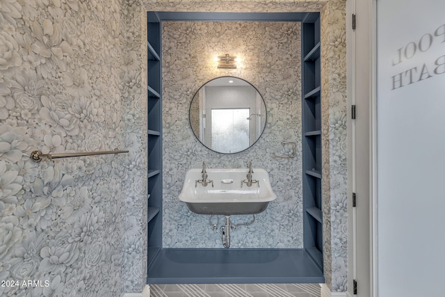 bathroom featuring tile patterned floors, sink, and built in shelves