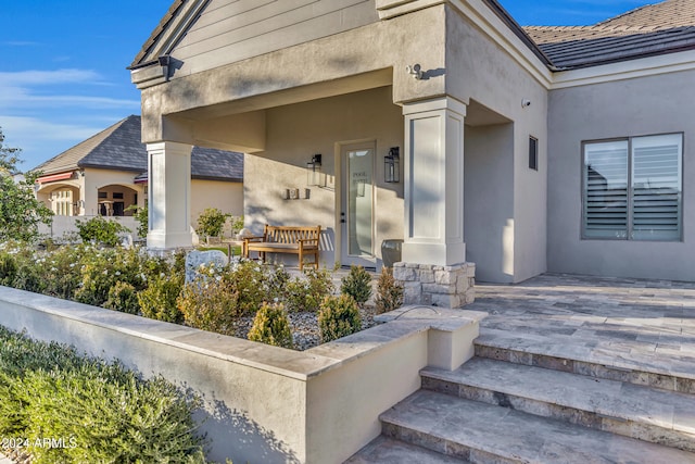 property entrance featuring a porch