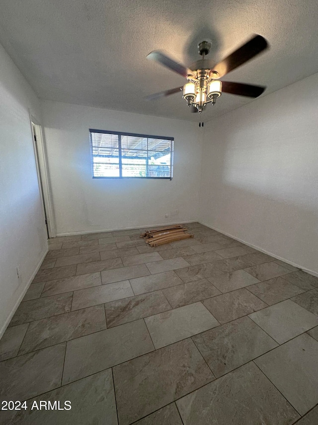 spare room with ceiling fan and a textured ceiling