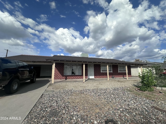 4232 W Citrus Way, Phoenix, AZ 85019 - ranch-style home featuring brick siding and driveway
