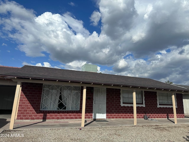 view of front facade