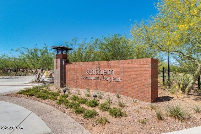 view of community / neighborhood sign