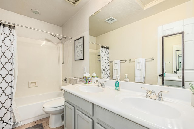 6846 S 26th Pl, Phoenix, AZ 85042 - bathroom featuring shower / tub combo with curtain and double vanity