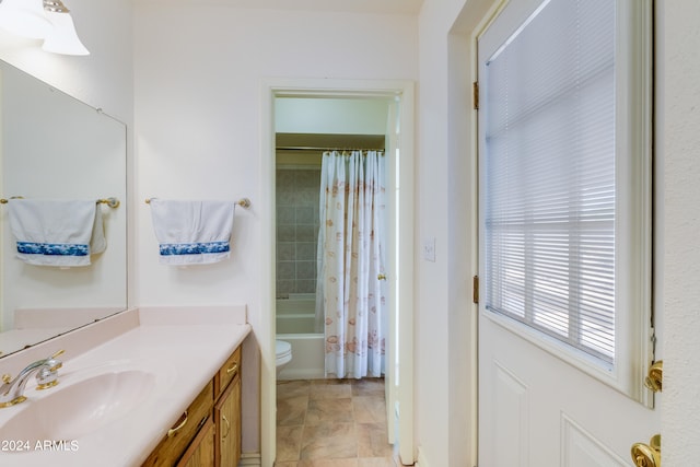 full bathroom with shower / bath combination with curtain, vanity, and toilet