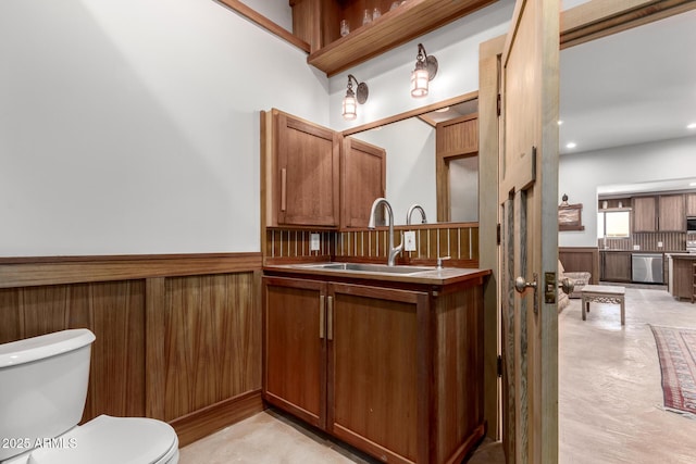 8752 E Range Rider Trl, Mesa, AZ 85207 - bathroom featuring toilet, wainscoting, and vanity