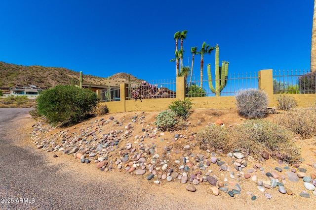 8752 E Range Rider Trl, Mesa, AZ 85207 - view of yard featuring a mountain view