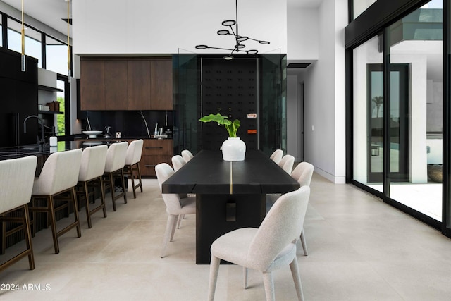 dining space featuring plenty of natural light and a high ceiling