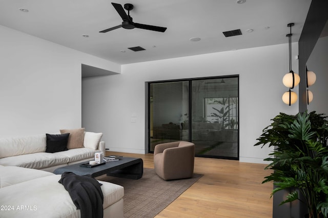 living area featuring baseboards, recessed lighting, light wood-style flooring, visible vents, and ceiling fan