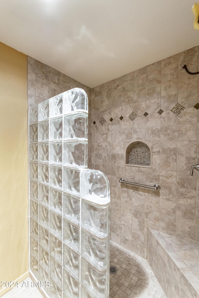 bathroom featuring tiled shower