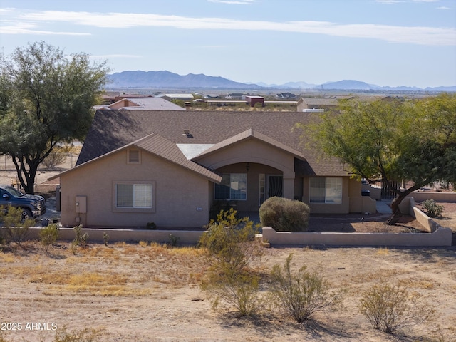 single story home featuring a mountain view