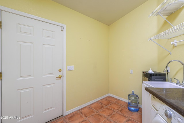 laundry room featuring sink, washer / dryer, and tile patterned flooring