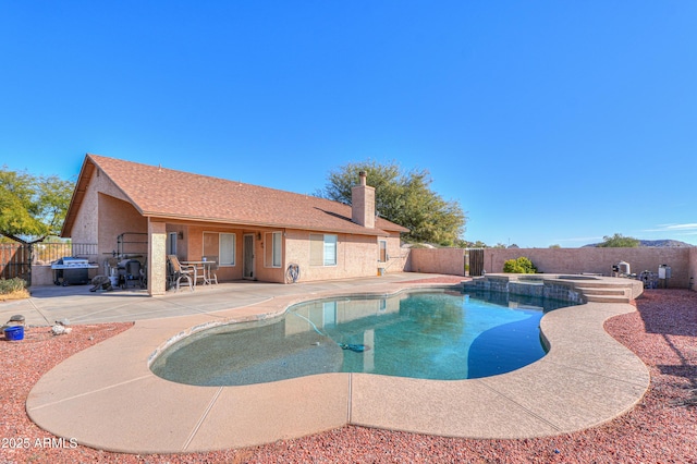 view of pool with an in ground hot tub and a patio area