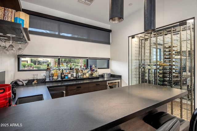 9148 N 66th Pl, Paradise Valley, AZ 85253 - wine area featuring a bar, beverage cooler, and a high ceiling