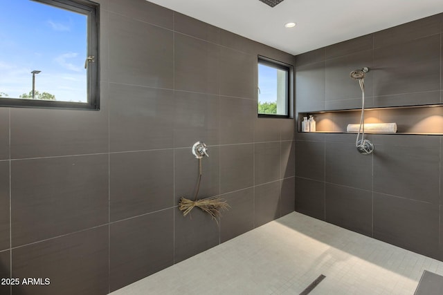 9148 N 66th Pl, Paradise Valley, AZ 85253 - bathroom with tiled shower and recessed lighting